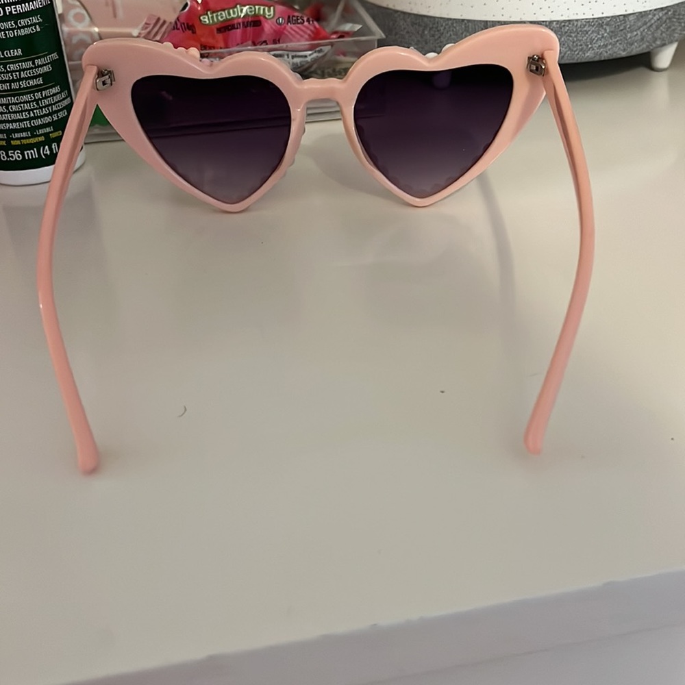 Taylor Swift x Stoney Clover Pop Up Heart Shaped Lover Sunglasses - Picture 2 of 5